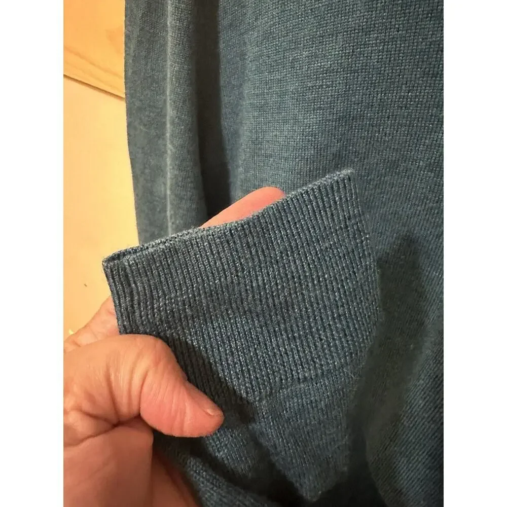 JOS A BANK TRAVELER'S V-Neck Pullover Sweater Mens M Blue 100% Merino Wool Soft
